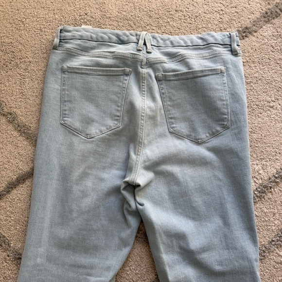 Good American Good Legs Flare Light Wash Jeans
Fray Hem H740 Wide Leg 15 / 34 - Picture 10 of 12